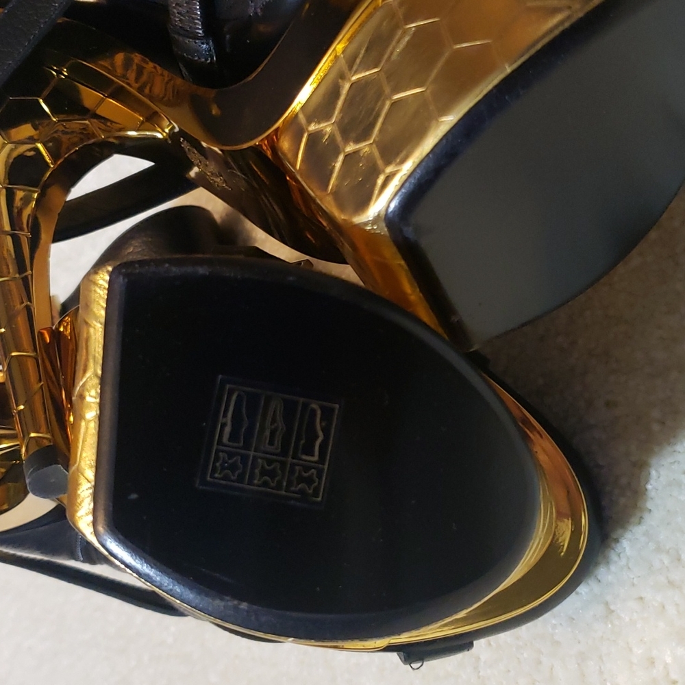 Versace size 39 color black leather 100% Authentic - Picture 12 of 17